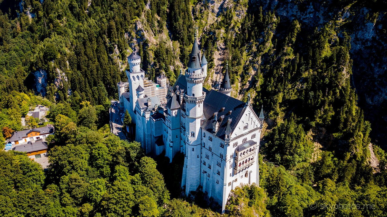 neuschwanstein, castle, drone-3625729.jpg